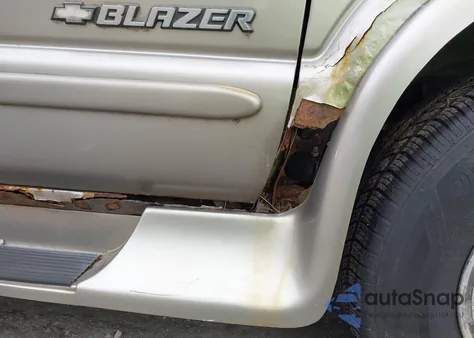 2002 Chevrolet Blazer Ls z USA, uszkodzony, nr VIN 1GNDT13W02K144466